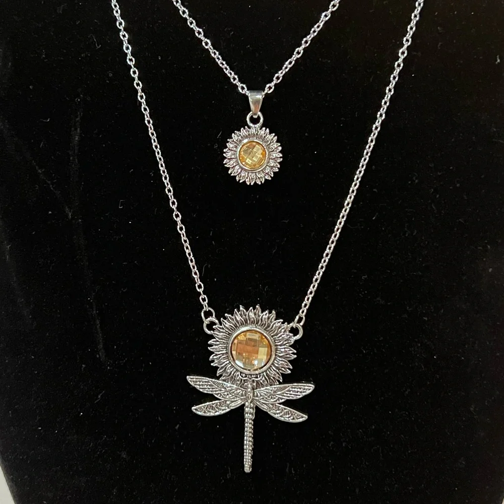 NWOT -  Double Strand dragonfly and sunflower topaz necklace